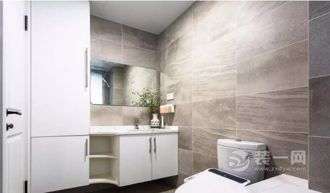 整片书柜作电视墙 常州130平米三居室装修效果