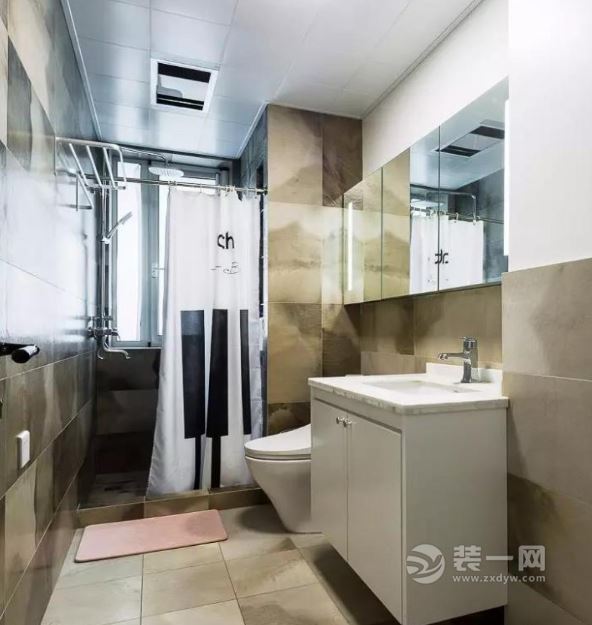 整片书柜作电视墙 常州130平米三居室装修效果